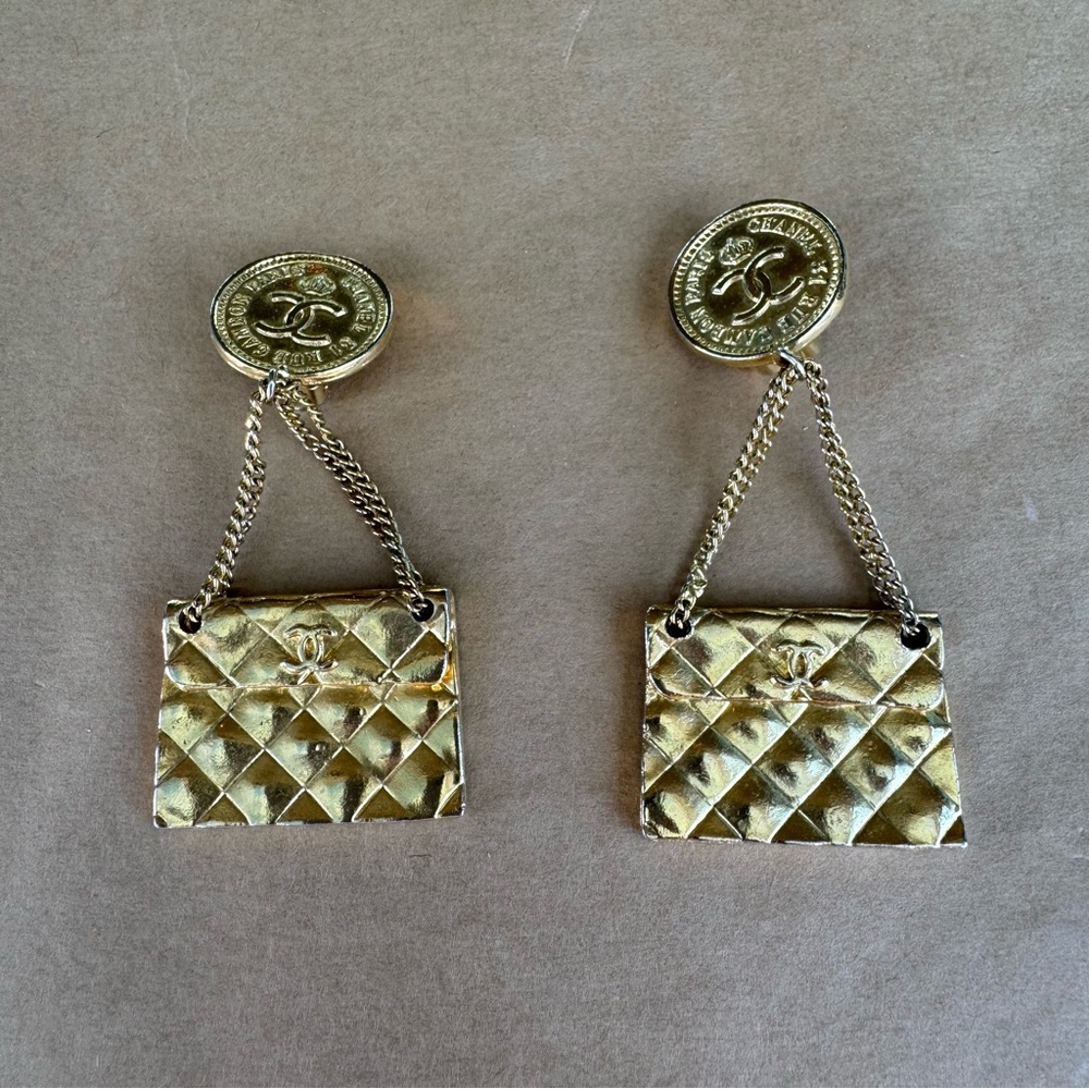 Coco Chanel Vintage Gold Metal CC Coin and Quilted Flap Bag Drop Earrings 1993 - Picture 8 of 12